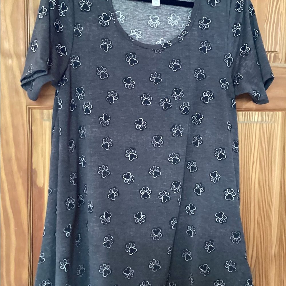 LuLaRoe Perfect Tee, perfect for dog lovers!!